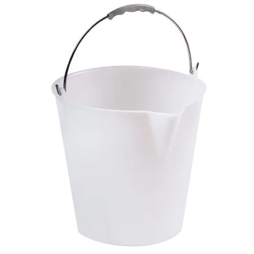 Bucket with pouring lip
